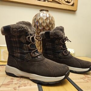 Skechers WInter Boots Size 5.5